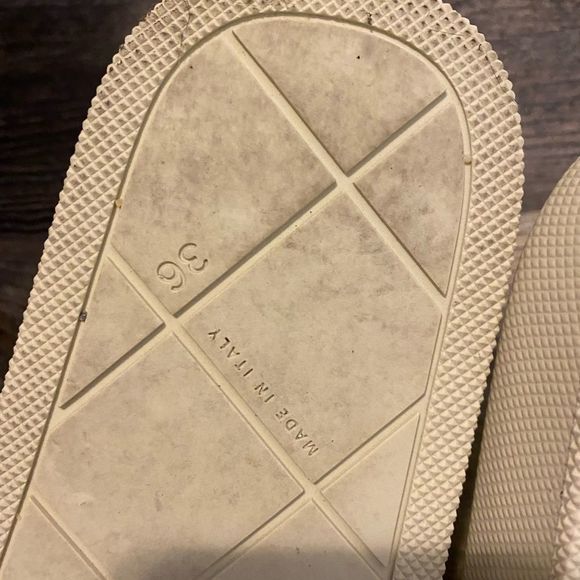 [bottega veneta] cream colored pool slides - Picture 3 of 6